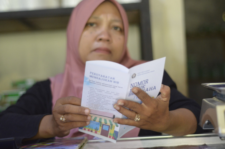 Tingkatkan potensi UMKM : Mahasiswa KKN TIM II Undip Melakukan pendampingan pendaftaran legalitas dalam UMKM.